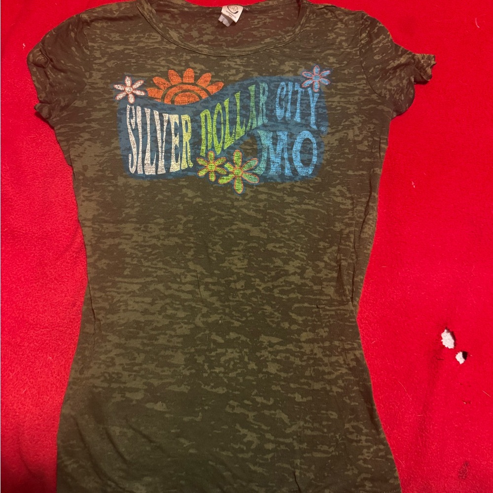 Green “silver dollar city” graphic tee size small